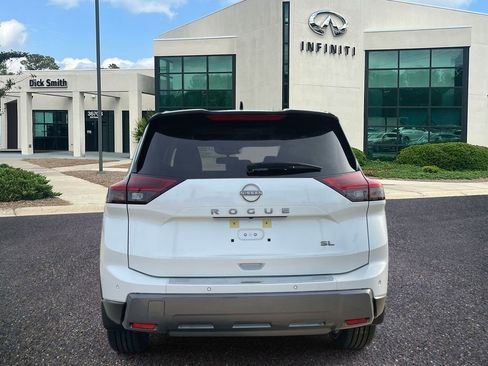 Used 2024 Nissan Rogue SL w/ SL Premium Package image 5