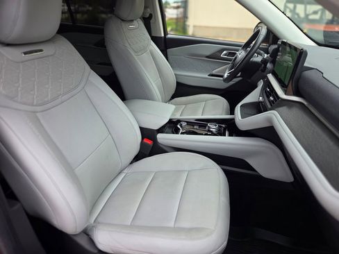 Used 2025 Ford Explorer Platinum w/ Ultimate Package RWD image 10