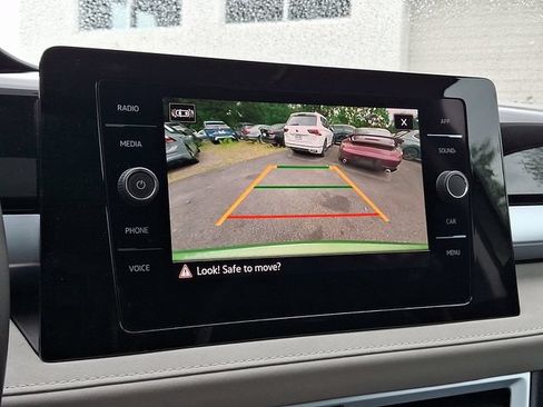 Certified 2025 Volkswagen Taos SE AWD/4WD image 24