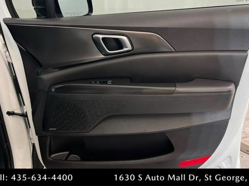 Used 2025 Kia Carnival SX Prestige image 23