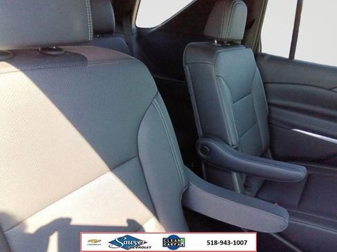 Used 2024 Chevrolet Traverse LT AWD/4WD image 17
