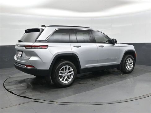 New 2025 Jeep Grand Cherokee Laredo image 4