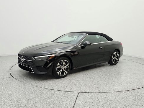 Certified 2025 Mercedes-Benz CLE 300 4MATIC Cabriolet image 21