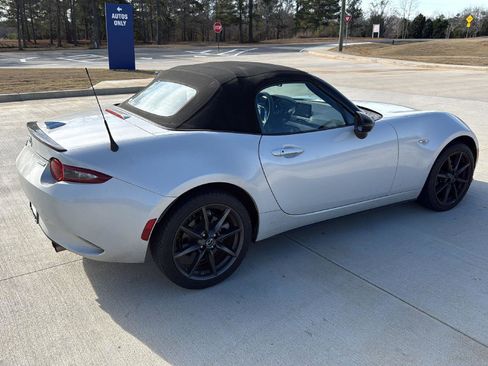 Used 2018 MAZDA MX-5 Miata Club image 3