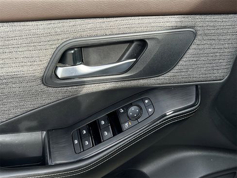 Used 2021 Nissan Rogue SV image 22