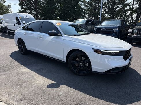 Used 2024 Honda Accord Sport image 2