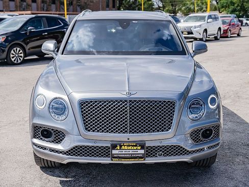Used 2017 Bentley Bentayga image 2