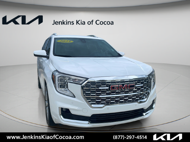 Used 2023 GMC Terrain Denali AWD/4WD image 2