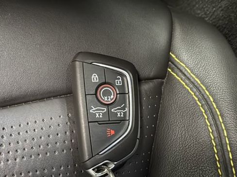 Used 2021 Chevrolet Corvette Stingray Premium Cpe w/ Z51 Performance Package RWD image 25