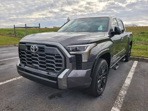 Used 2025 Toyota Tundra Platinum image 3