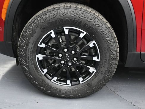 Used 2025 Chevrolet Traverse Z71 w/ Enhanced Driving Package AWD/4WD image 9