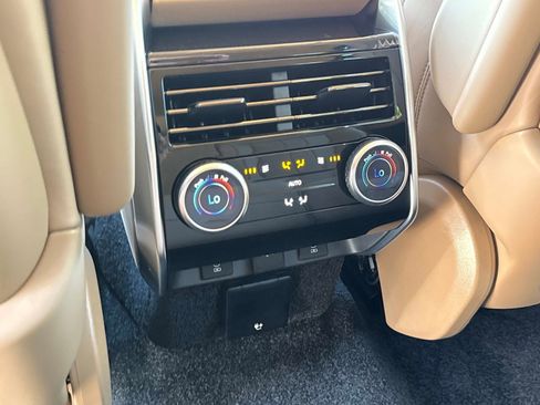 New 2026 Land Rover Range Rover Long Wheelbase SE AWD/4WD image 16