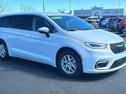 Used 2023 Chrysler Pacifica Touring-L