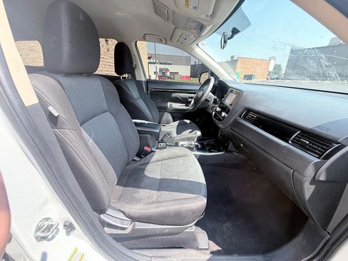 Used 2020 Mitsubishi Outlander ES FWD image 10