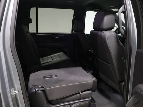 Used 2025 Chevrolet Suburban Z71 image 23