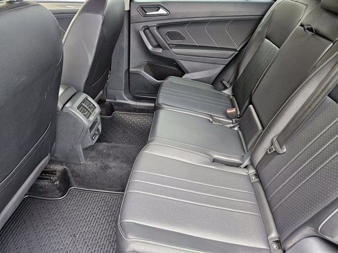 Used 2024 Volkswagen Tiguan SE AWD/4WD image 21