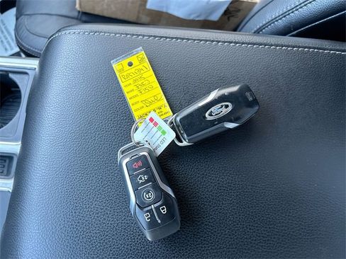 Used 2015 Ford F150 Lariat image 39