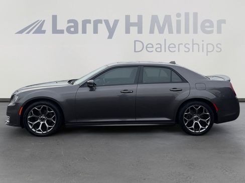 Used 2018 Chrysler 300 S w/ 300S Premium Group image 2