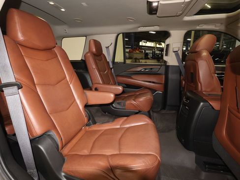 Used 2016 Cadillac Escalade Premium image 19