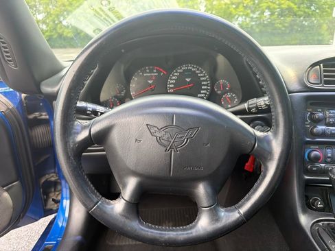 Used 2002 Chevrolet Corvette Coupe w/ Preferred Equipment Group2 RWD image 16