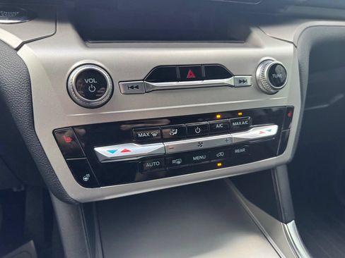 Used 2022 Ford Explorer XLT w/ Equipment Group 202A AWD/4WD image 12