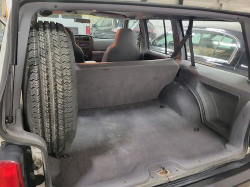 Used 1998 Jeep Cherokee SE image 9