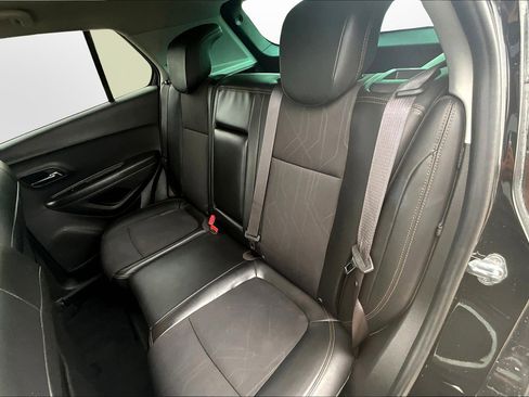 Used 2019 Chevrolet Trax LT w/ LT Convenience Package image 17