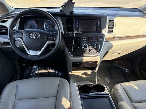 Used 2017 Toyota Sienna XLE w/ XLE Navigation Package image 3