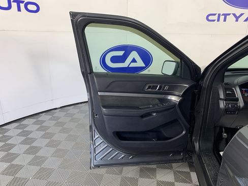 Used 2019 Ford Explorer XLT w/ Equipment Group 202A AWD/4WD image 14