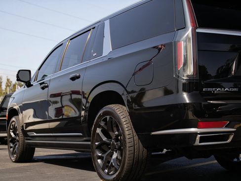 Used 2021 Cadillac Escalade ESV Premium Luxury w/ Driver Assist Tech Package AWD/4WD image 13