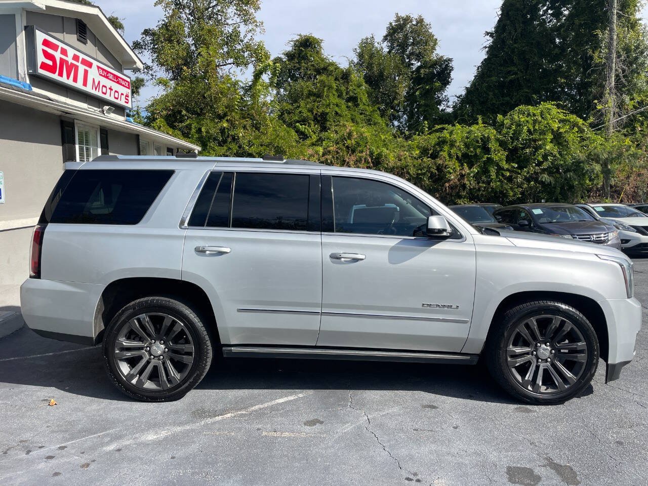 Used 2017 GMC Yukon Denali w/ Open Road Package AWD/4WD image 5
