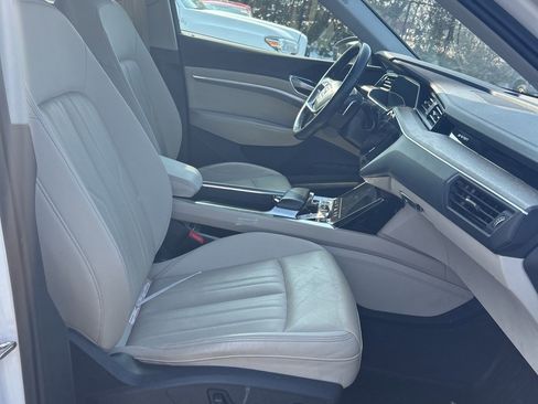 Used 2022 Audi e-tron Premium Plus w/ Premium Plus Package image 12