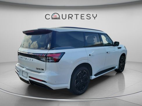 Certified 2026 INFINITI QX80 4WD w/ Sport Exterior Package image 3