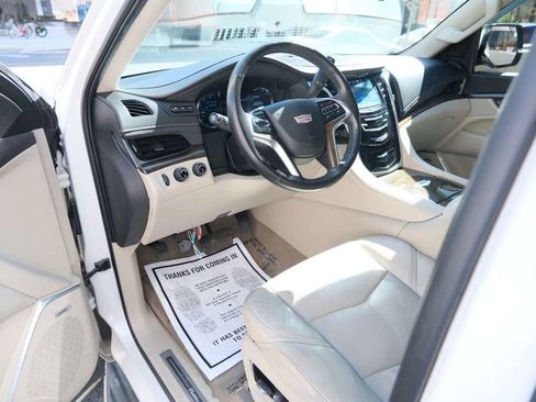 Used 2020 Cadillac Escalade ESV Luxury image 16