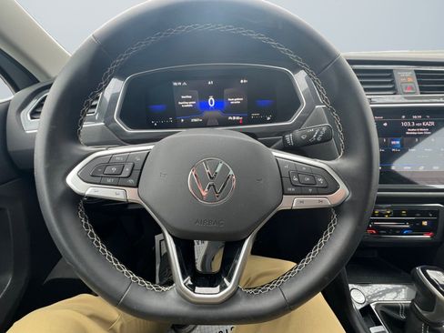 Used 2022 Volkswagen Tiguan SE image 14