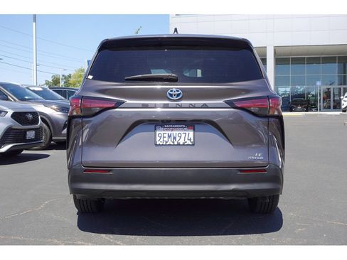 Certified 2021 Toyota Sienna LE FWD image 7