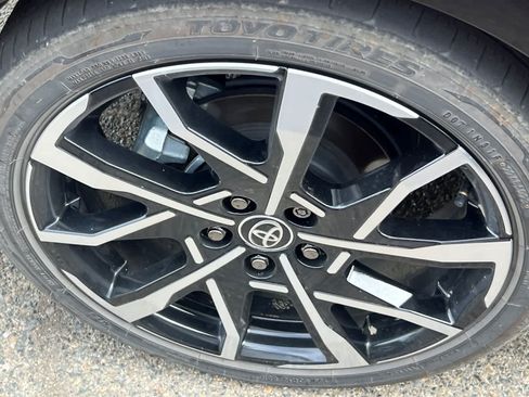 Used 2024 Toyota Prius Prime FWD image 17