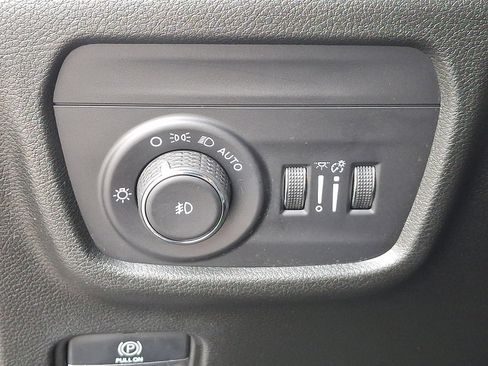 Used 2023 Jeep Grand Cherokee L Limited w/ Trailer Tow Group (B) image 28