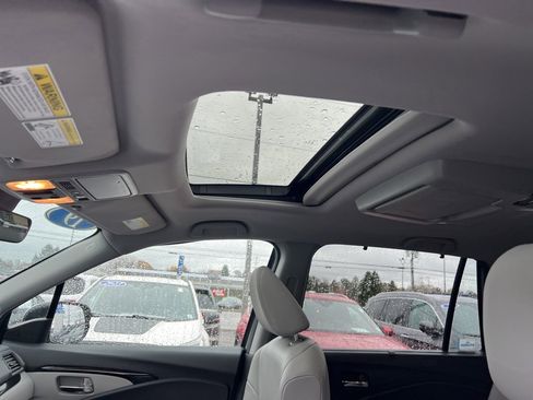 Used 2019 Honda Pilot Touring image 18