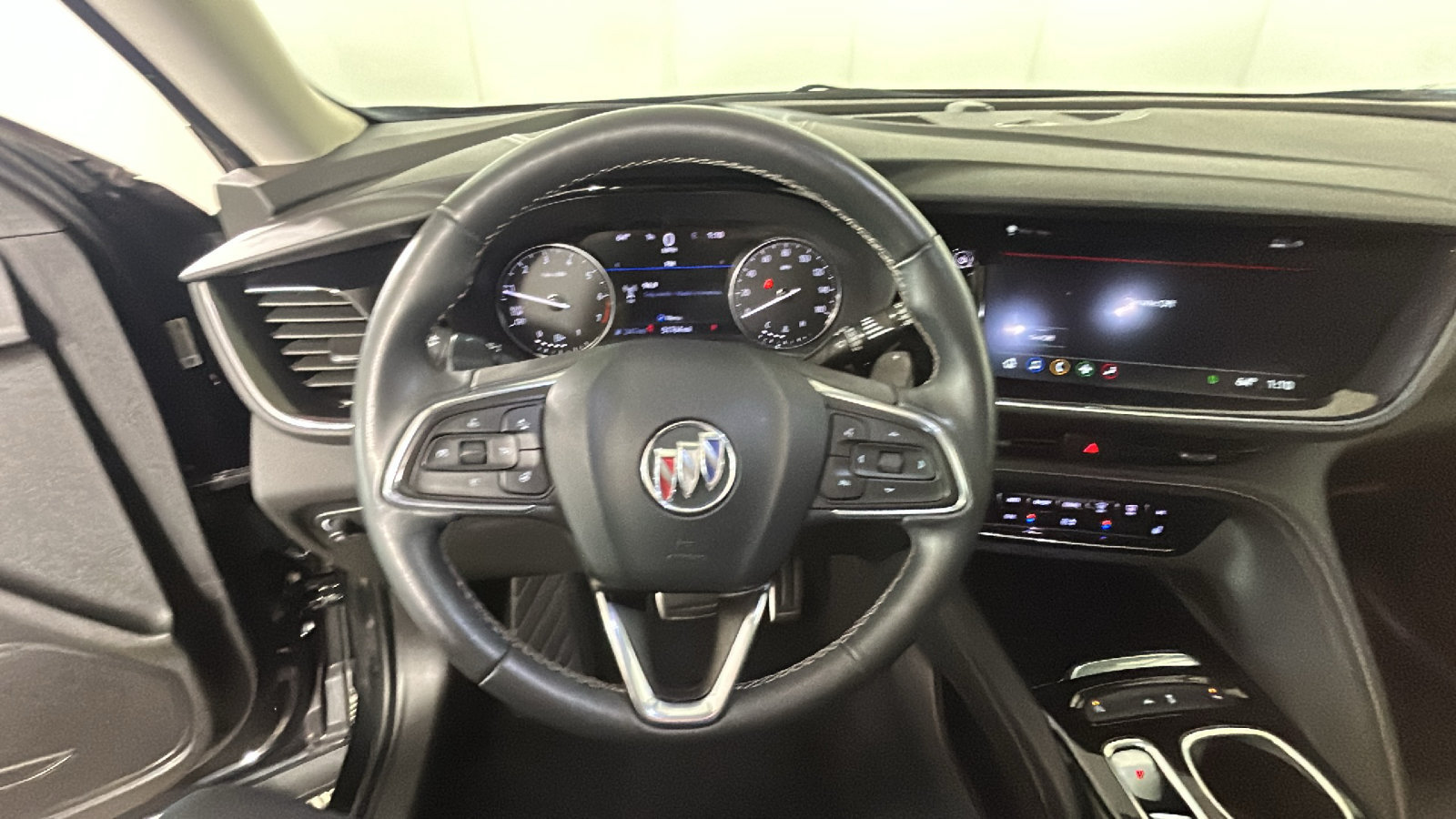 Used 2023 Buick Envision Essence w/ Sport Touring Package FWD image 18