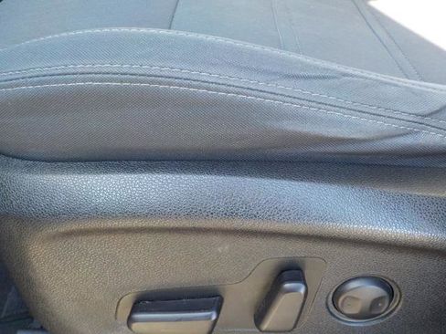 Used 2016 Kia Sorento LX w/ LX Convenience Package image 17