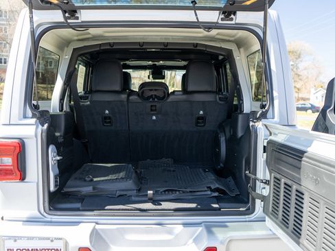 Used 2022 Jeep Wrangler Unlimited Sahara image 9