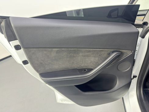 Used 2021 Tesla Model Y Long Range image 44