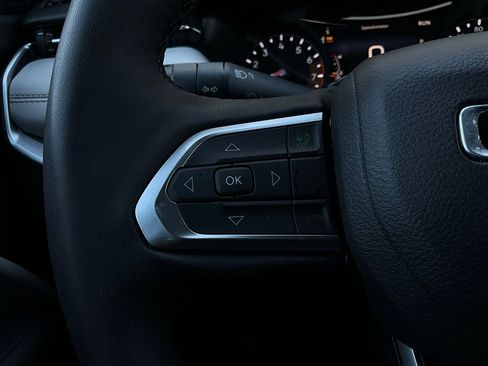 Used 2025 Jeep Compass Limited image 36