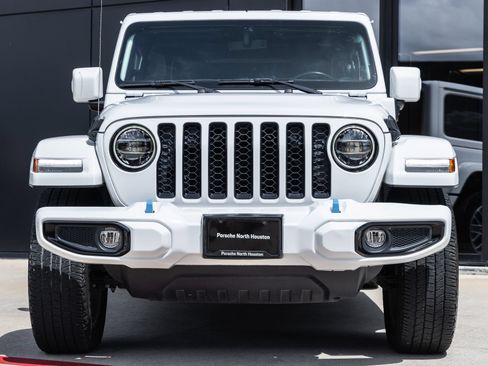Used 2022 Jeep Wrangler Unlimited Sahara AWD/4WD image 4