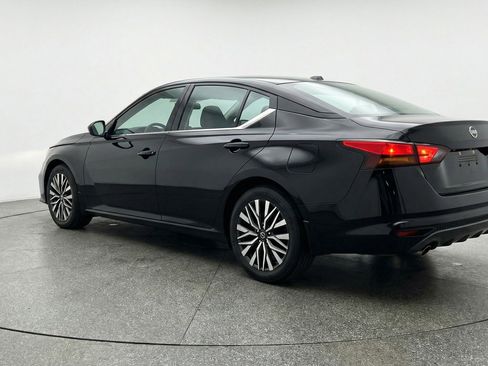 Used 2025 Nissan Altima 2.5 SV image 6