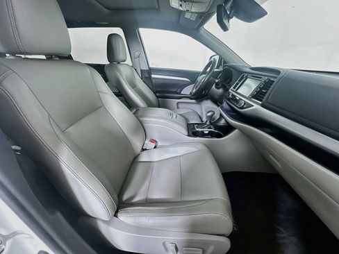 Used 2018 Toyota Highlander XLE FWD image 34