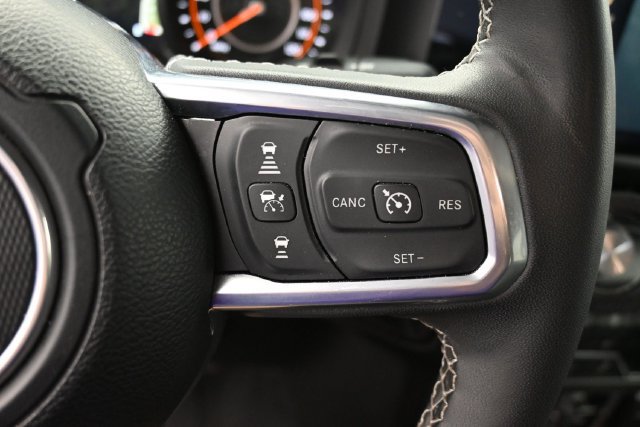 Used 2025 Jeep Wrangler Unlimited Sahara AWD/4WD image 26