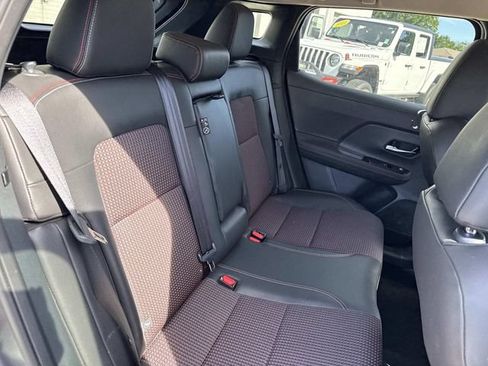 Used 2025 Nissan Kicks SR FWD image 9
