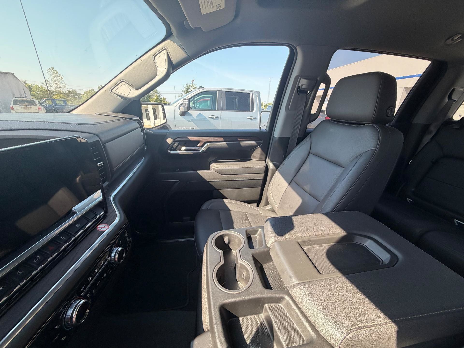 Used 2026 GMC Sierra 1500 SLT AWD/4WD image 11